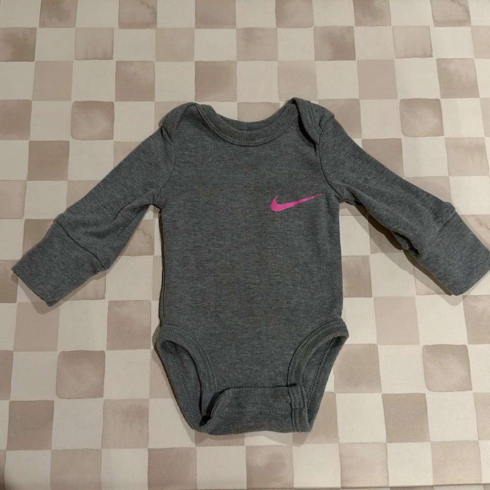 Nike Baby Girl Long Sleeve Bodysuit Onesie Bundle of 3 - Picture 2 of 10